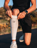Compressport R2 Oxygen Calf Sleeves 運動壓力小腿套 White/Nebel Grey