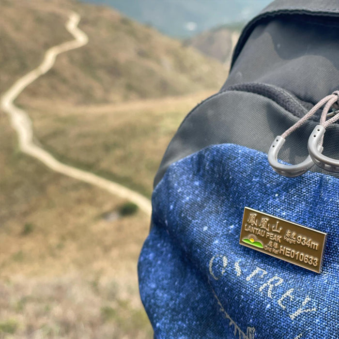 MOONHIKER Hiking Pin 行山襟章 鳳凰山 Lantau Peak